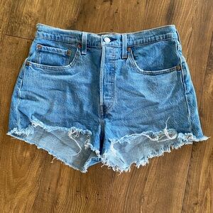 Never worn 501 Levi shorts light wash